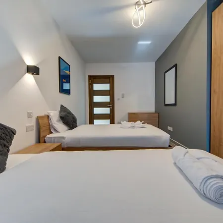 Kuya Duplex Penthouse With Private Heated Pool And Views By Haven And Keys Malta