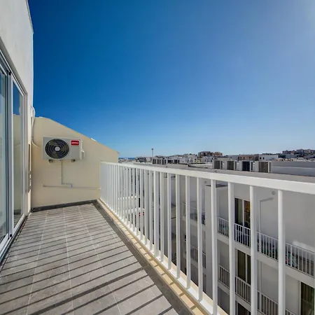 Kuya Duplex Penthouse With Private Heated Pool And Views By Haven And Keys Malta 아파트 Is-Swieqi
