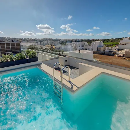 아파트 Kuya Duplex Penthouse With Private Heated Pool And Views By Haven And Keys Malta Is-Swieqi
