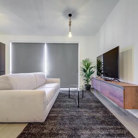 Kuya Duplex Penthouse With Private Heated Pool And Views By Haven And Keys Malta Is-Swieqi