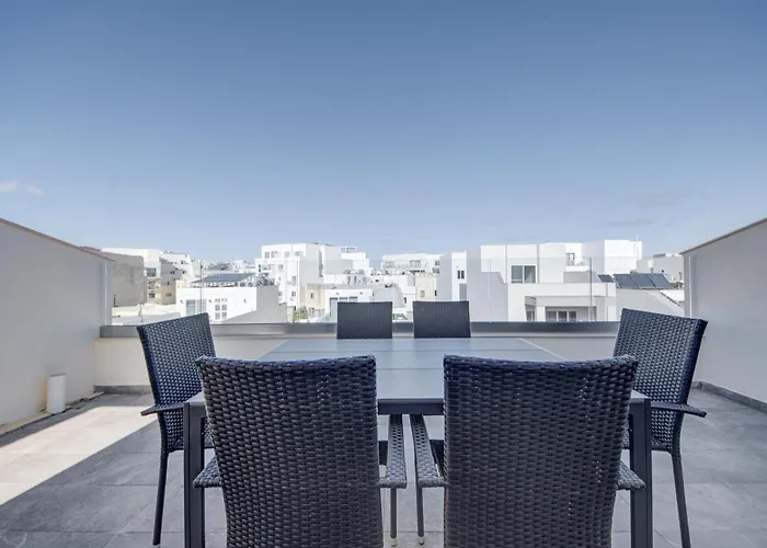 Kuya Duplex Penthouse With Private Heated Pool And Views By Haven And Keys Malta アパート Is-Swieqi