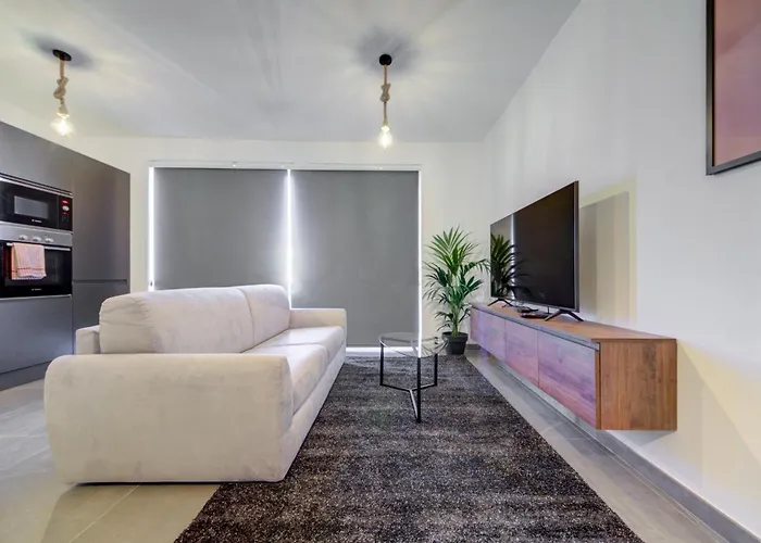 Kuya Duplex Penthouse With Private Heated Pool And Views By Haven And Keys Malta Is-Swieqi