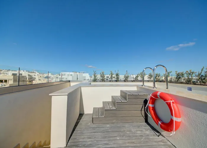 Kuya Duplex Penthouse With Private Heated Pool And Views By Haven And Keys Malta アパート *