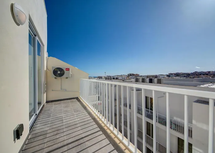 Kuya Duplex Penthouse With Private Heated Pool And Views By Haven And Keys Malta アパート Is-Swieqi