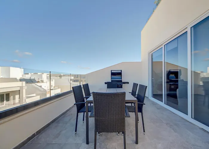 Kuya Duplex Penthouse With Private Heated Pool And Views By Haven And Keys Malta アパート