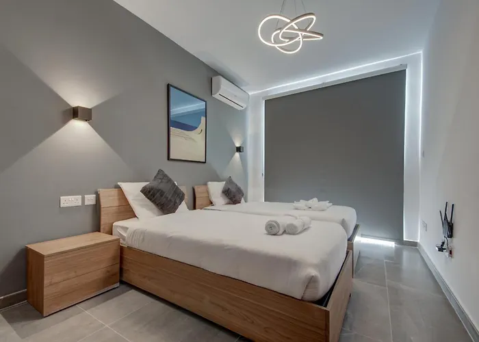 Kuya Duplex Penthouse With Private Heated Pool And Views By Haven And Keys Malta アパート