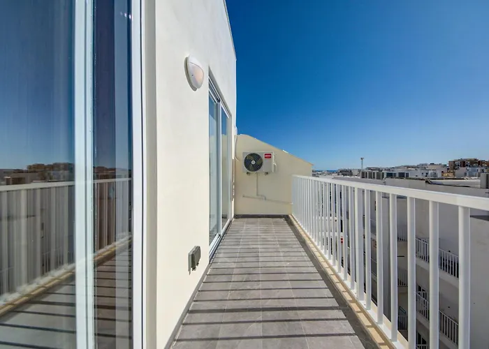 Kuya Duplex Penthouse With Private Heated Pool And Views By Haven And Keys Malta アパート