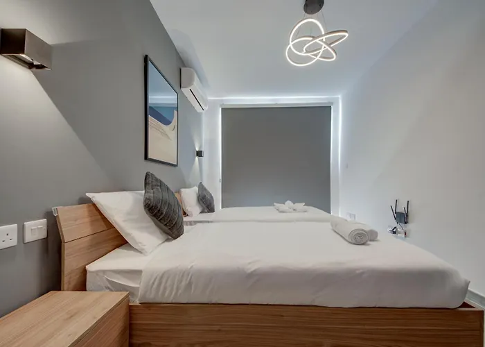 Kuya Duplex Penthouse With Private Heated Pool And Views By Haven And Keys Malta Is-Swieqi